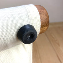 Laden Sie das Bild in den Galerie-Viewer, Bodenstuhl_Vollholz_Baumwolle_im_Sotantar_Yoga_Shop_Berlin_3