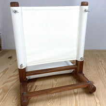 Laden Sie das Bild in den Galerie-Viewer, Bodenstuhl_Vollholz_Baumwolle_im_Sotantar_Yoga_Shop_Berlin_3