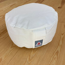 Laden Sie das Bild in den Galerie-Viewer, Meditationskissen Adhara