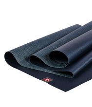 Laden Sie das Bild in den Galerie-Viewer, Yogamatte Manduka eKO SuperLite® Travel