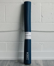 Laden Sie das Bild in den Galerie-Viewer, B Mat Traveller Farbe Deep Blue in 215cm Länge im Sotantar Yoga Shop Berlin