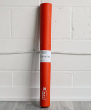 Laden Sie das Bild in den Galerie-Viewer, B Mat Traveller Farbe Sunrise Red in 215cm Länge im Sotantar Yoga Shop Berlin