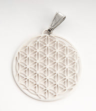 Laden Sie das Bild in den Galerie-Viewer, Anhänger Blume des Lebens versilbert