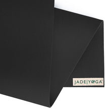 Laden Sie das Bild in den Galerie-Viewer, Jade Travel Yogamatte black im Sotantar Yoga Shop Berlin
