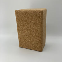 Laden Sie das Bild in den Galerie-Viewer, Yoga Block aus Kork, groß, Sotantar Yoga Shop in Berlin