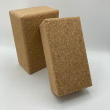 Laden Sie das Bild in den Galerie-Viewer, Yoga Block aus Kork, Standard und groß, Sotantar Yoga Shop in Berlin