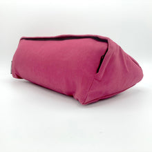 Laden Sie das Bild in den Galerie-Viewer, Meditationskissen Purna bordeaux Rückansicht im Sotantar Yoga Shop Berlin