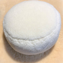 Laden Sie das Bild in den Galerie-Viewer, Meditationskissen aus Schafschurwolle/Merinowolle im Sotantar Yoga Shop Berlin