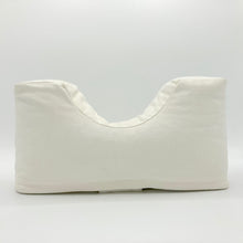 Laden Sie das Bild in den Galerie-Viewer, Meditationskissen Siddha weiss hochkant im Sotantar Yoga Shop Berlin