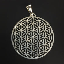 Laden Sie das Bild in den Galerie-Viewer, Anhänger Blume des Lebens versilbert