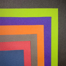 Laden Sie das Bild in den Galerie-Viewer, Yogamatte Studio 4,5mm Oekotex in 7 Farben und 7 Längen im Sotantar Yoga Shop Berlin