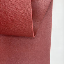 Laden Sie das Bild in den Galerie-Viewer, Yogamatte Studio 4,5mm Oekotex bordeaux Detail 80cm Breite Übergröße im Sotantar