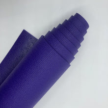Laden Sie das Bild in den Galerie-Viewer, Yogamatte Studio 4,5mm Ökotex lila gerollt im Sotantar Yoga Shop Berlin