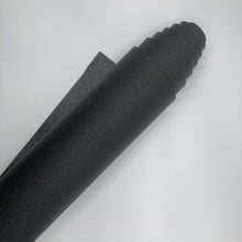 Laden Sie das Bild in den Galerie-Viewer, Yogamatte Studio 4,5mm Ökotex schwarz gerollt im Sotantar Yoga Shop Berlin