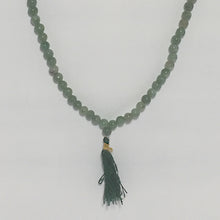 Laden Sie das Bild in den Galerie-Viewer, Aventurin Mala 108 +1, 8mm