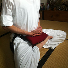 Laden Sie das Bild in den Galerie-Viewer, Dhyana Kissen