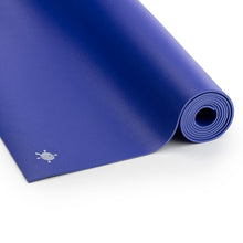 Laden Sie das Bild in den Galerie-Viewer, Yogamatte Jade Kurma Geco 4mm Ökotex, Farbe: Blau im Sotantar Yoga Shop, Berlin
