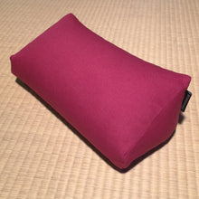 Laden Sie das Bild in den Galerie-Viewer, Meditationskissen Purna bordeaux im Sotantar Yoga Shop Berlin