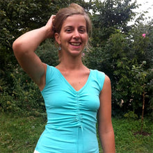 Laden Sie das Bild in den Galerie-Viewer, Yogashirt Saraswati