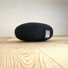 Laden Sie das Bild in den Galerie-Viewer, Meditationskissen Adhara
