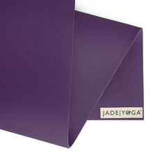 Laden Sie das Bild in den Galerie-Viewer, Jade Travel Yogamatte purple im Sotantar Yoga Shop Berlin
