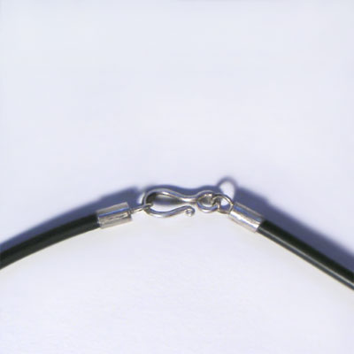 Halskette Latex mit Silberverschluss
