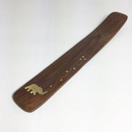 Räucherstäbchenhalter aus Holz mit eingearbeitetem Elefant im Sotantar Yoga Shop, Berlin